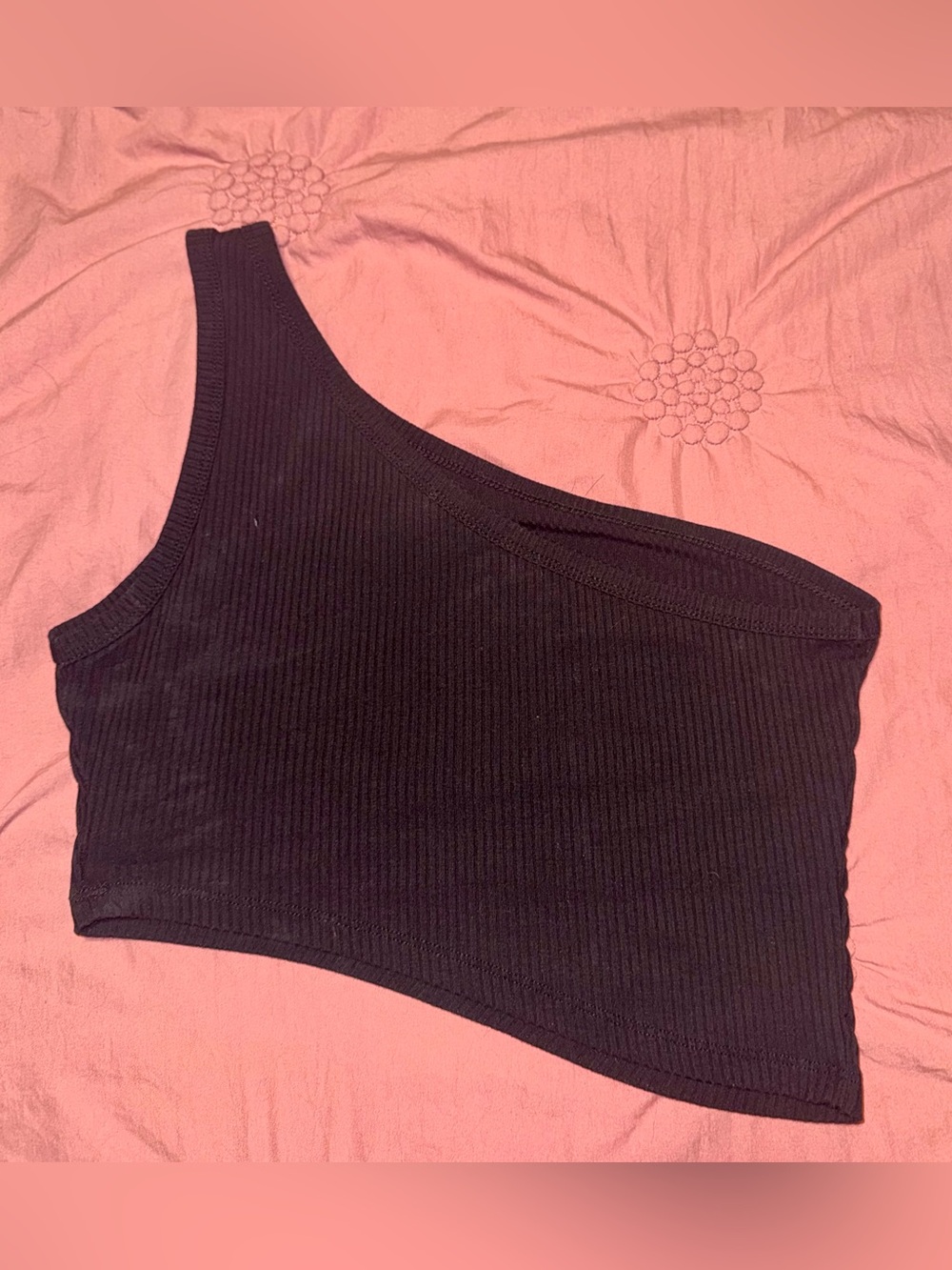 Cider One-Shoulder Black Ribbed Crop Top